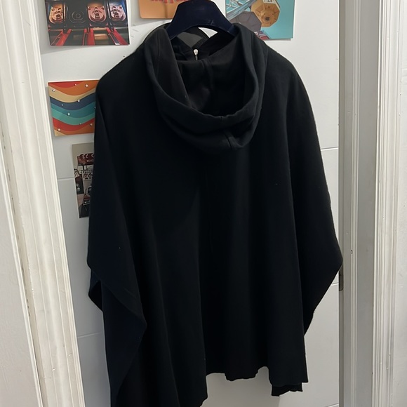 Louis Vuitton cashmere logo Poncho - Picture 6 of 9